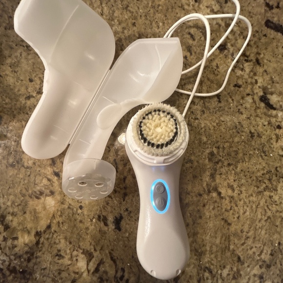 Clarisonic Mia 2 sonic facial cleansing brush - Picture 1 of 3